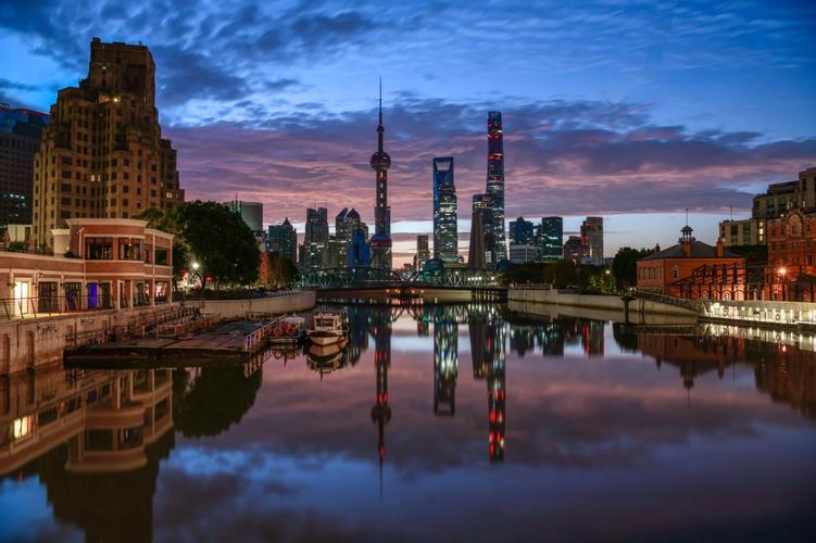 9.25上海照下多彩絢麗版天空之境